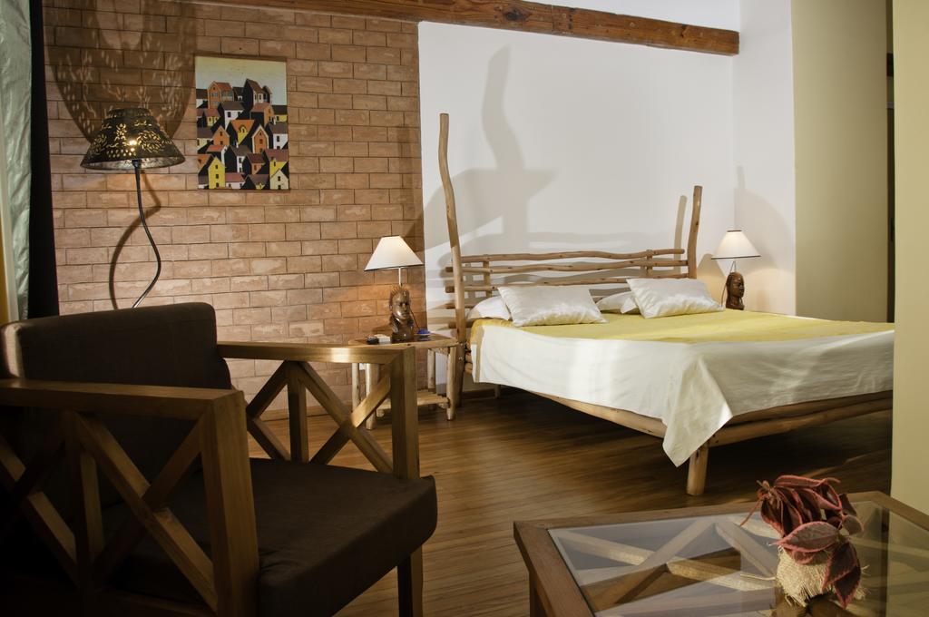 Hotel Restaurant Le Combava Antananarivo Szoba fotó