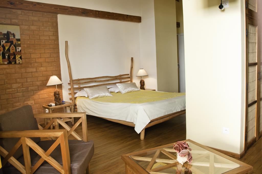 Hotel Restaurant Le Combava Antananarivo Szoba fotó