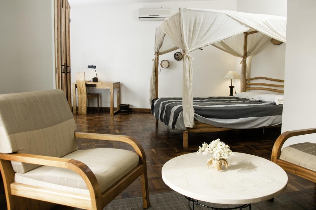 Hotel Restaurant Le Combava Antananarivo Szoba fotó