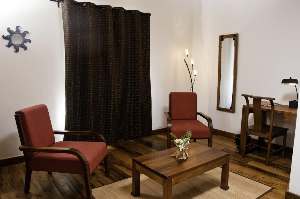 Hotel Restaurant Le Combava Antananarivo Kültér fotó