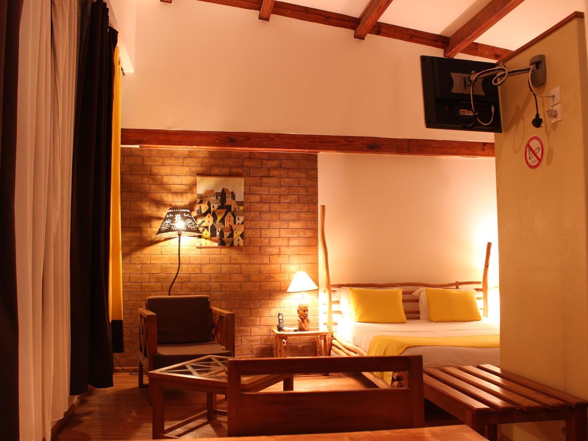 Hotel Restaurant Le Combava Antananarivo Kültér fotó