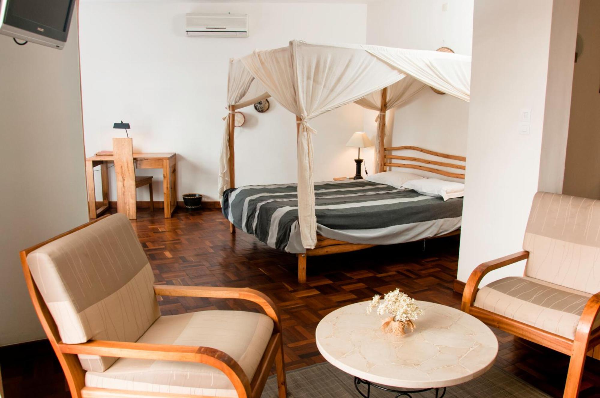 Hotel Restaurant Le Combava Antananarivo Kültér fotó