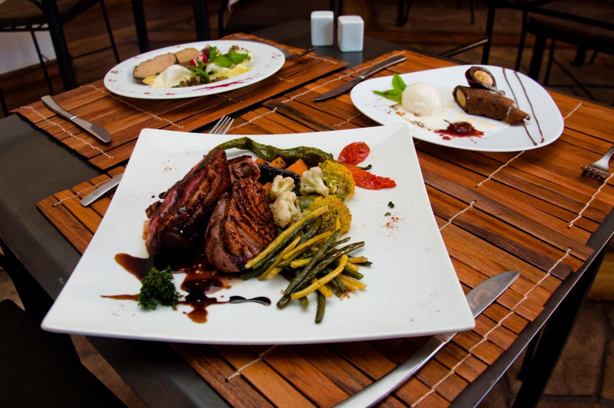 Hotel Restaurant Le Combava Antananarivo Kültér fotó