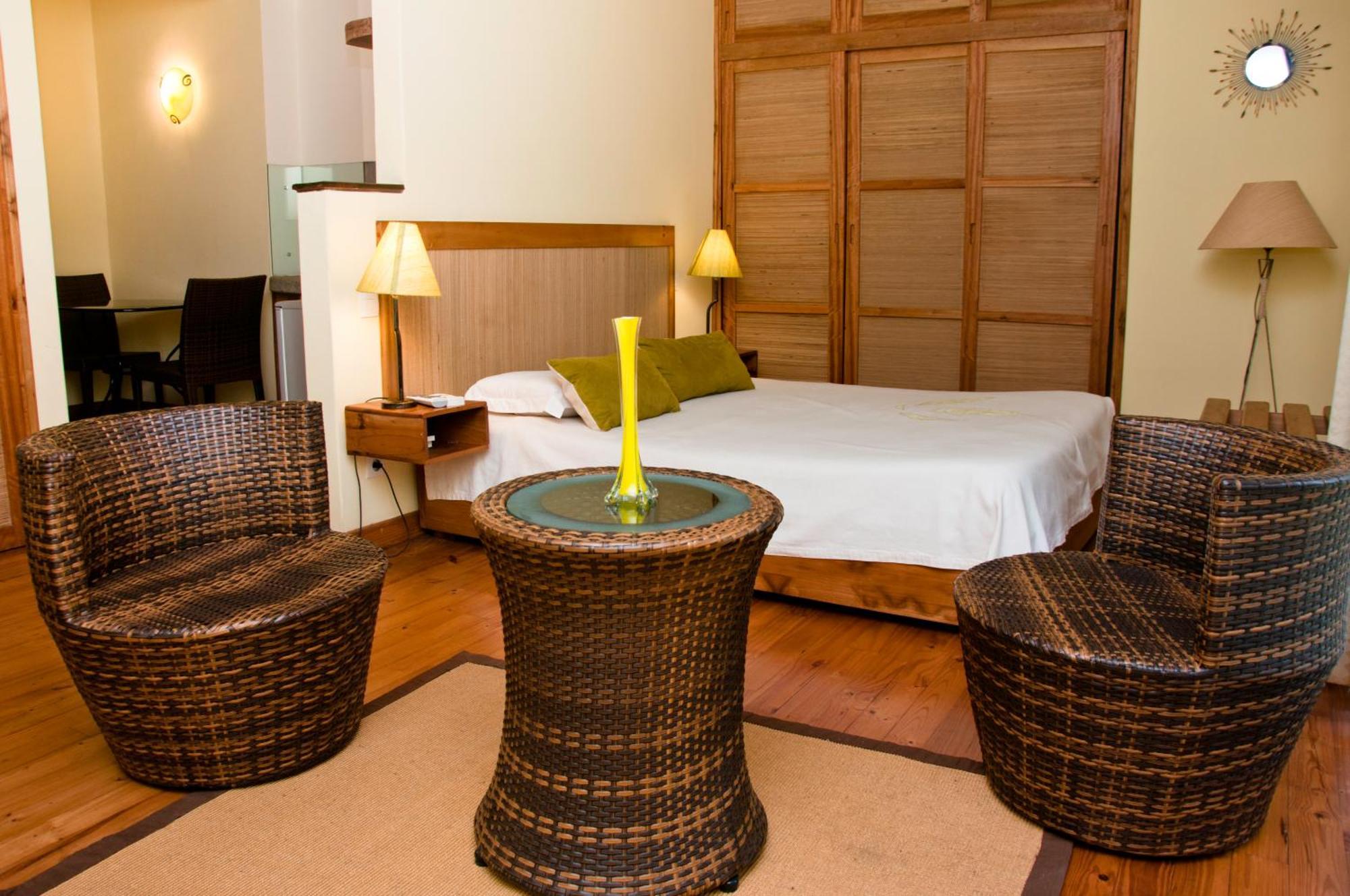 Hotel Restaurant Le Combava Antananarivo Kültér fotó