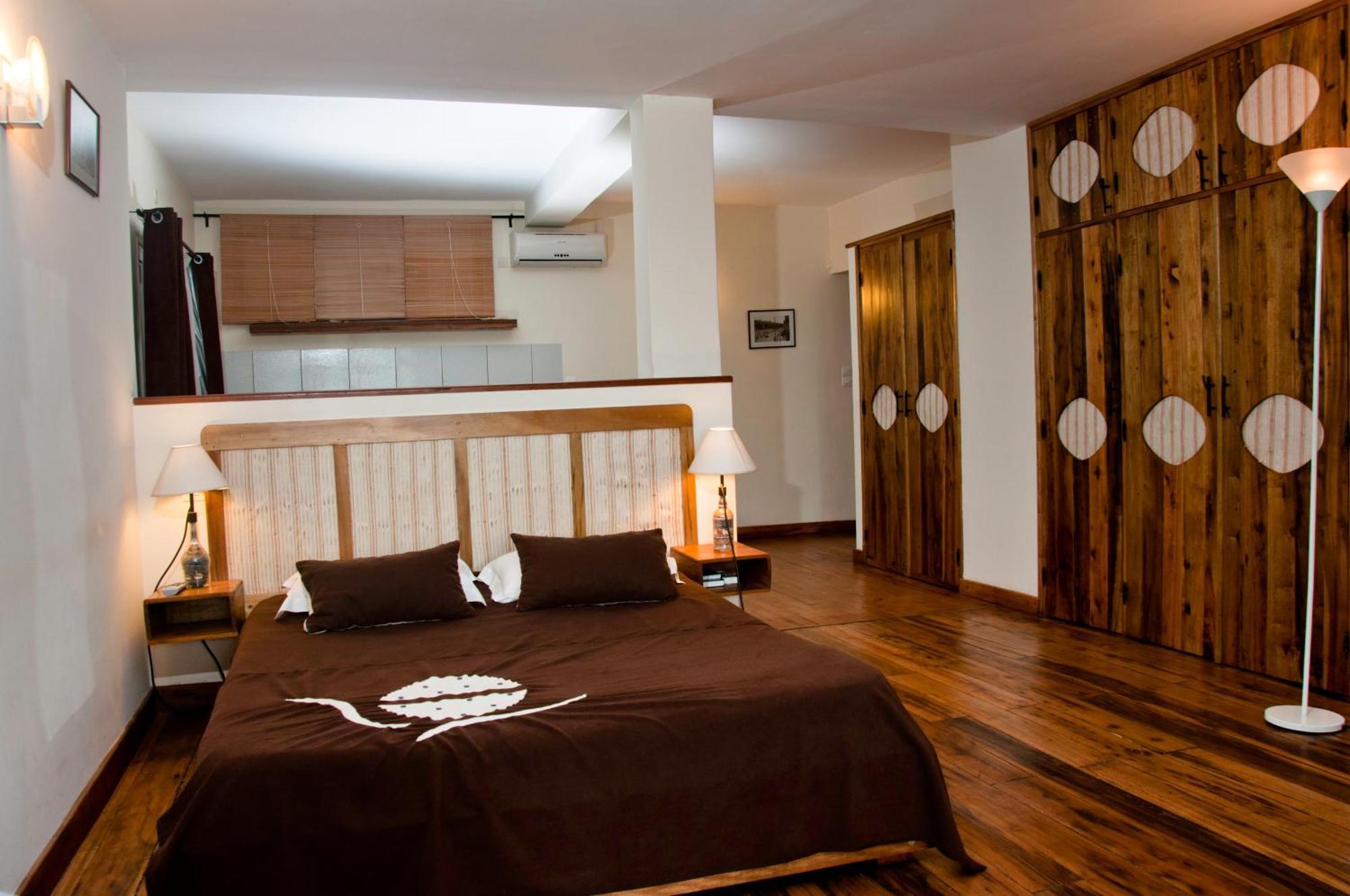 Hotel Restaurant Le Combava Antananarivo Kültér fotó