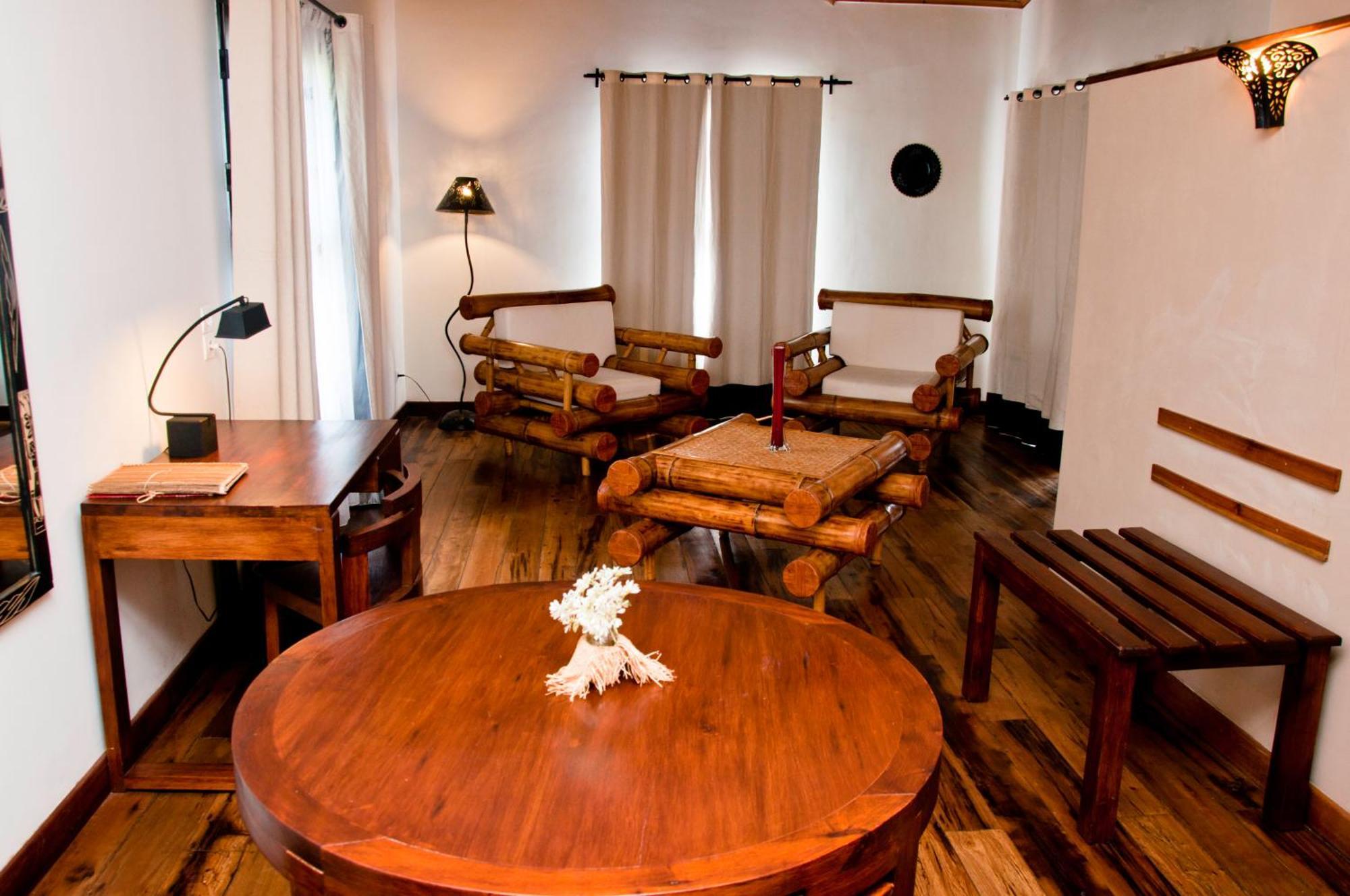 Hotel Restaurant Le Combava Antananarivo Kültér fotó